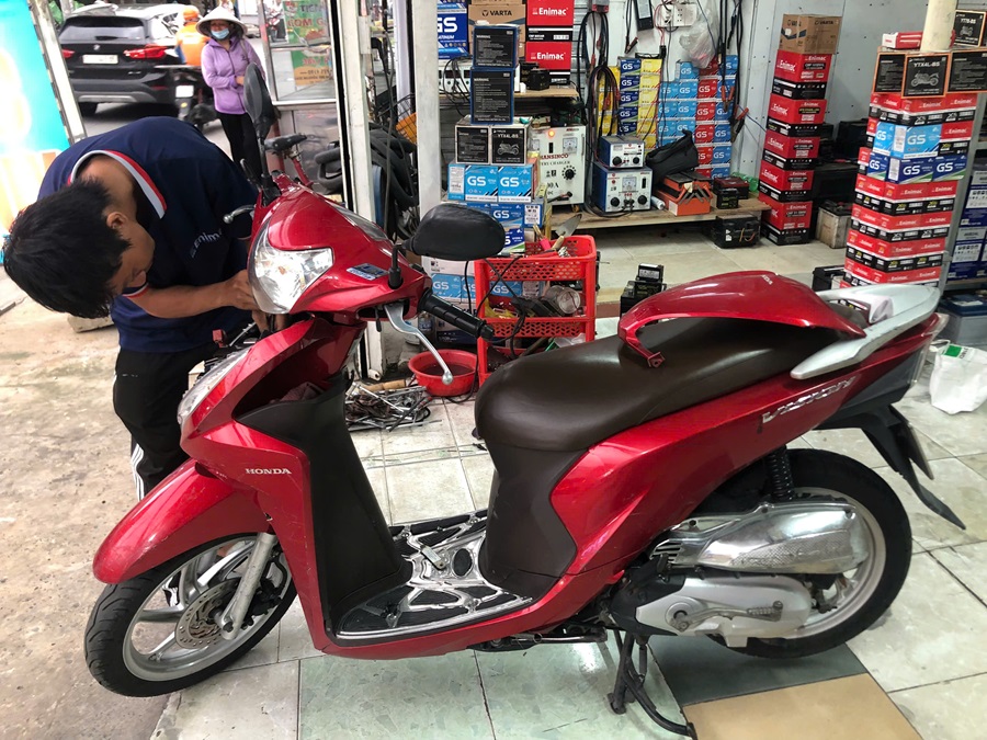 Thay Bình Ắc Quy Cho Xe Honda Vison